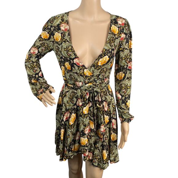 Urban Outfitters Ecote Ruby Dark Floral Skater Mini Wrap Dress SZ S - Picture 5 of 14